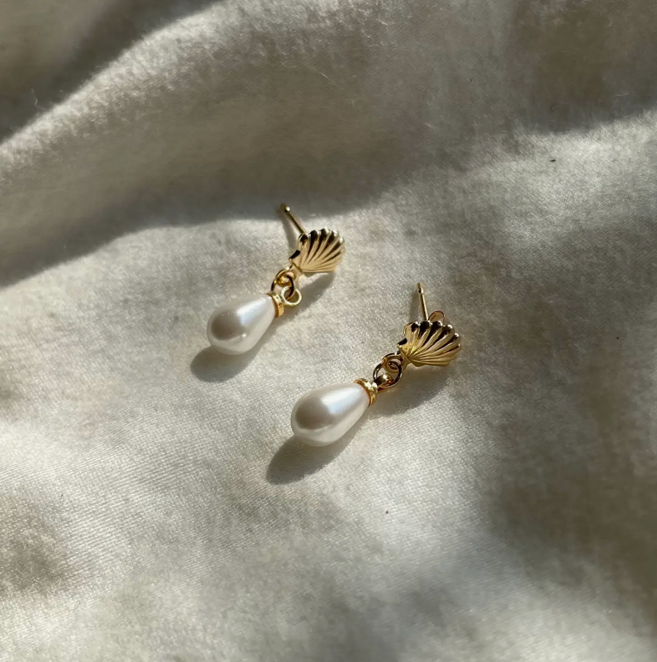 14k Gold Filled Shell Pearl Earrings- TWO SIZES - House of Au.