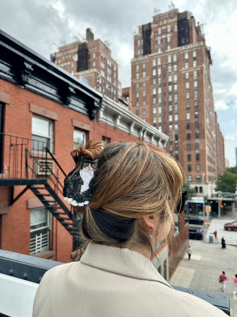 Tuxedo Cat Claw Hair Clip - Solar Eclipse